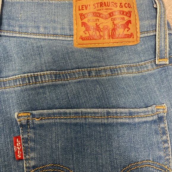 NWOT Levi’s super skinny distressed jeans - Picture 6 of 6